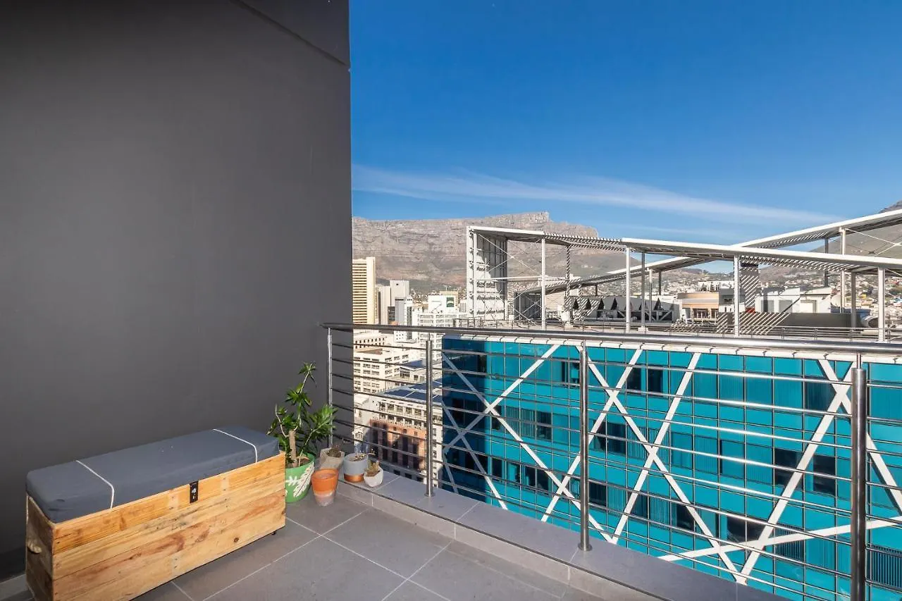 Modern Sanctuary In The Heart Of Cbd W Pool, Outdoor Gym Daire Cape Town