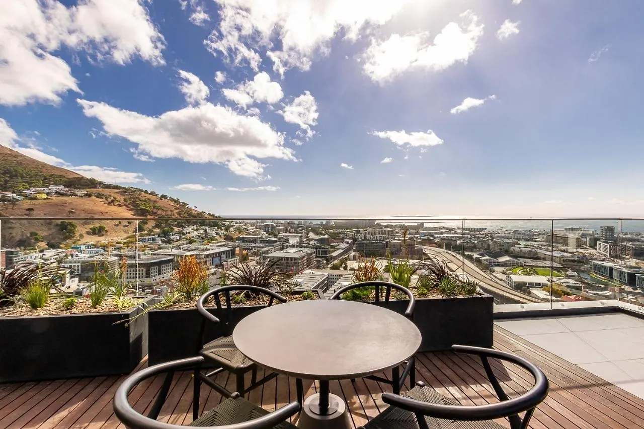 Modern Sanctuary In The Heart Of Cbd W Pool, Outdoor Gym Daire Cape Town