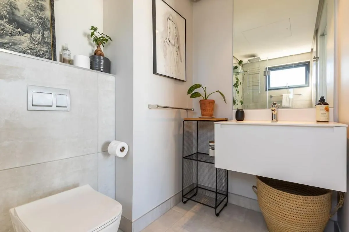 Modern Sanctuary In The Heart Of Cbd W Pool, Outdoor Gym Daire Cape Town