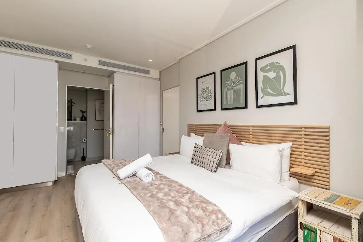 Modern Sanctuary In The Heart Of Cbd W Pool, Outdoor Gym Daire Cape Town