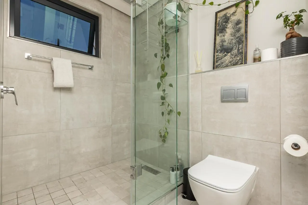 Modern Sanctuary In The Heart Of Cbd W Pool, Outdoor Gym Apartment Cape Town