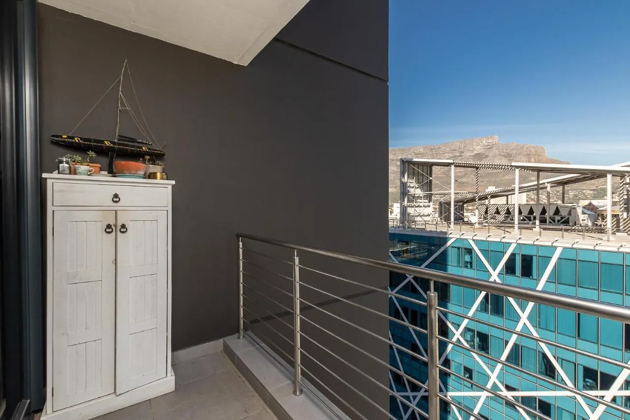 Modern Sanctuary In The Heart Of Cbd W Pool, Outdoor Gym Apartment Cape Town 0*,  South Africa