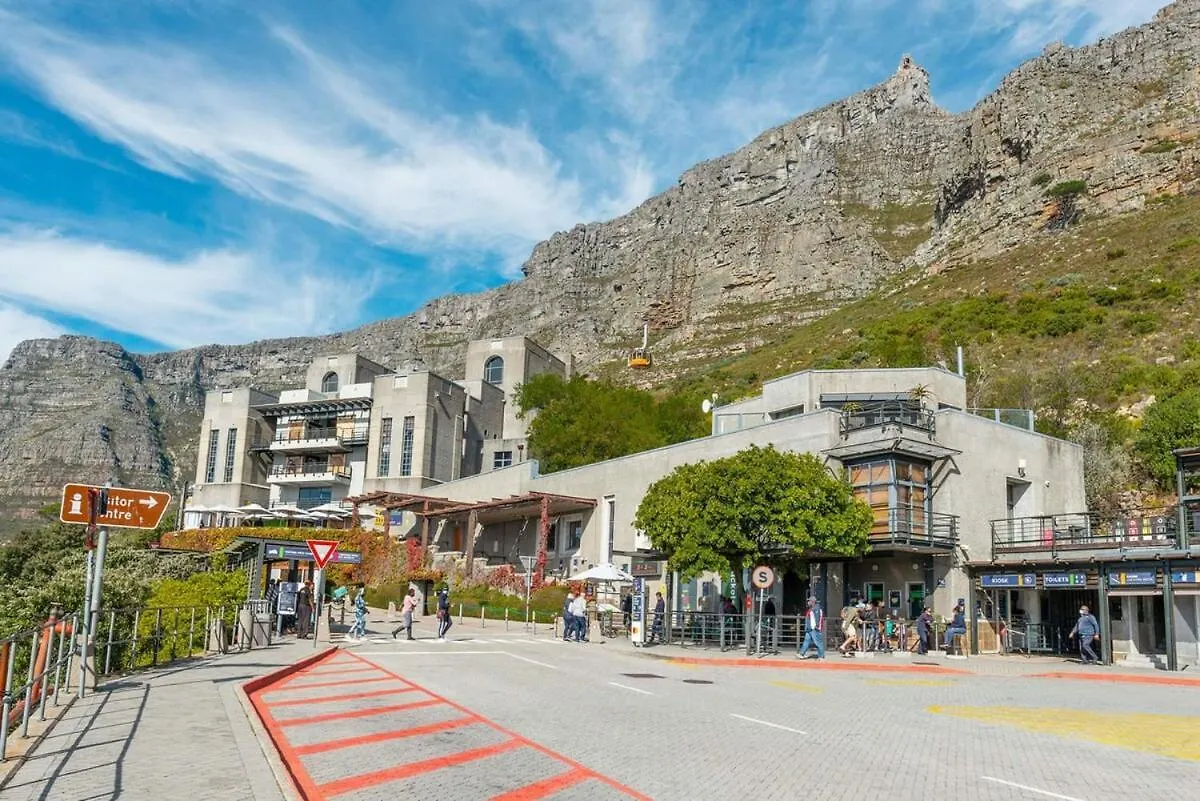 Modern Sanctuary In The Heart Of Cbd W Pool, Outdoor Gym Apartment Cape Town