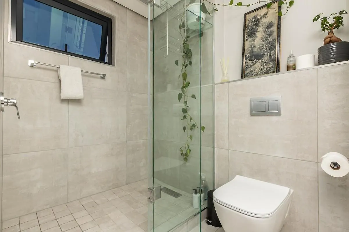 Modern Sanctuary In The Heart Of Cbd W Pool, Outdoor Gym Apartment Cape Town
